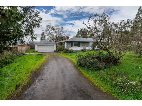 1496 Nw Beacon Street Roseburg OR 97470
