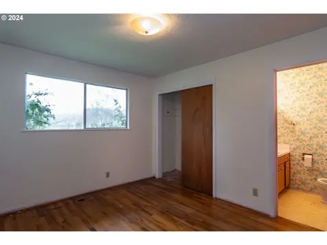 1496 Nw Beacon Street Roseburg OR 97470