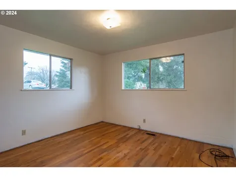 1496 Nw Beacon Street Roseburg OR 97470
