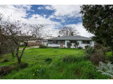 1496 Nw Beacon Street Roseburg OR 97470