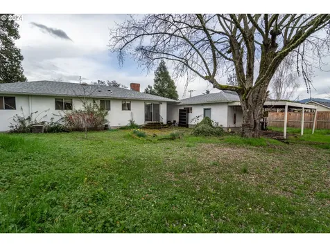 1496 Nw Beacon Street Roseburg OR 97470