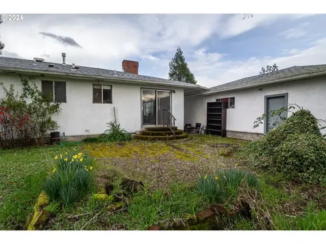 1496 Nw Beacon Street Roseburg OR 97470