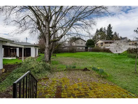 1496 Nw Beacon Street Roseburg OR 97470