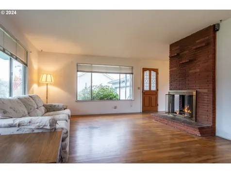 1496 Nw Beacon Street Roseburg OR 97470