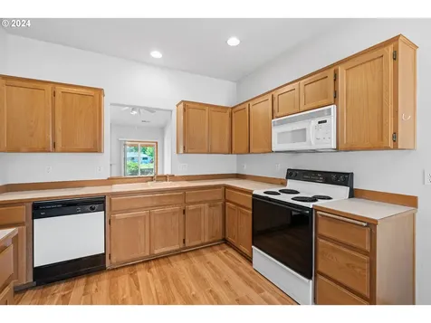 421 Se 71st Place Hillsboro OR 97123