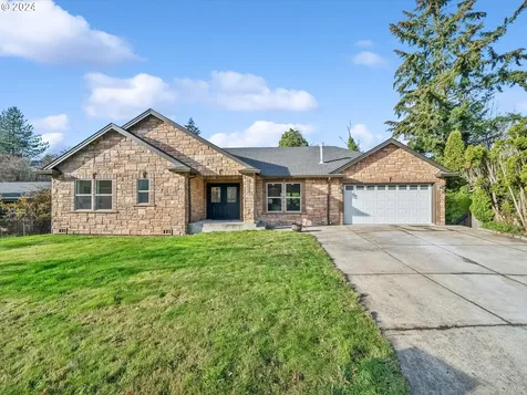 4303 SW Admiral Court Portland OR 97221