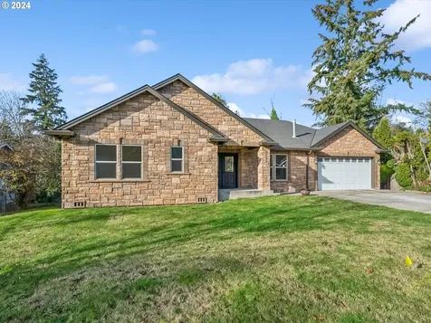 4303 SW Admiral Court Portland OR 97221