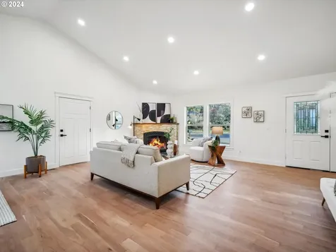 4303 SW Admiral Court Portland OR 97221