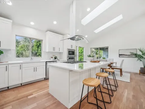4303 SW Admiral Court Portland OR 97221