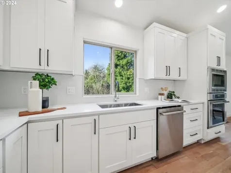 4303 SW Admiral Court Portland OR 97221