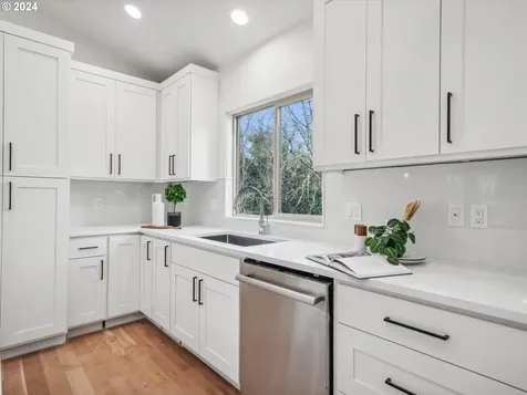 4303 SW Admiral Court Portland OR 97221