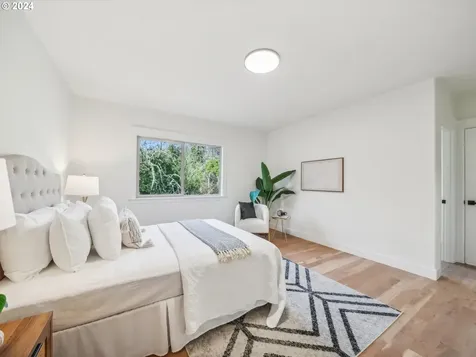 4303 SW Admiral Court Portland OR 97221