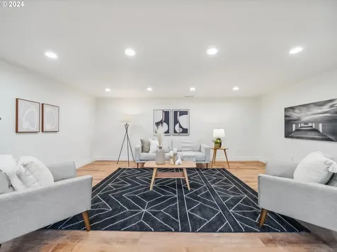 4303 SW Admiral Court Portland OR 97221