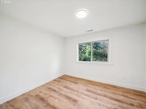 4303 SW Admiral Court Portland OR 97221