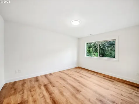 4303 SW Admiral Court Portland OR 97221