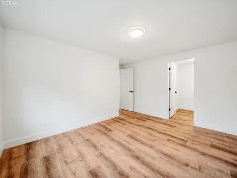 4303 SW Admiral Court Portland OR 97221