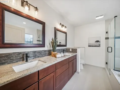 4303 SW Admiral Court Portland OR 97221