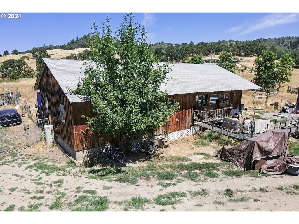 194 E Willis Creek Road Winston OR 97496