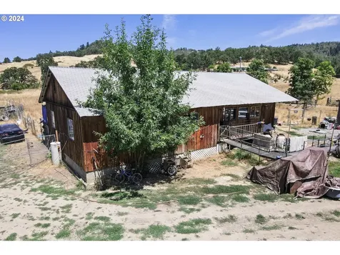 194 E Willis Creek Road Winston OR 97496