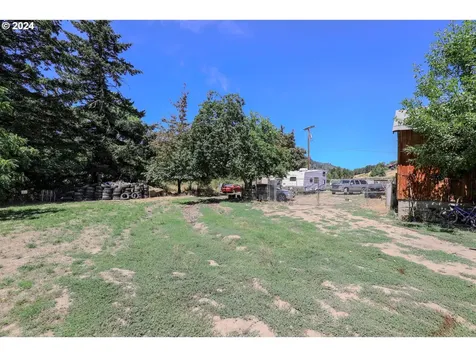 194 E Willis Creek Road Winston OR 97496