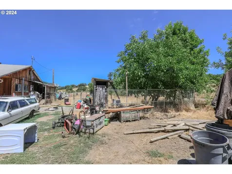 194 E Willis Creek Road Winston OR 97496