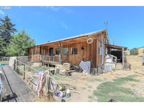 194 E Willis Creek Road Winston OR 97496