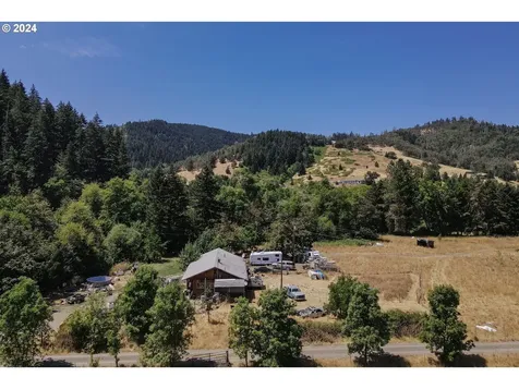 194 E Willis Creek Road Winston OR 97496