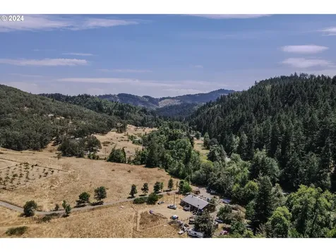 194 E Willis Creek Road Winston OR 97496