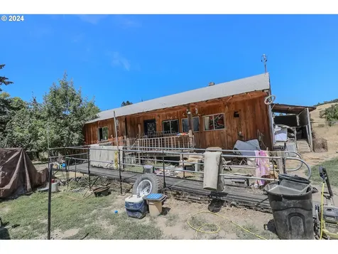 194 E Willis Creek Road Winston OR 97496