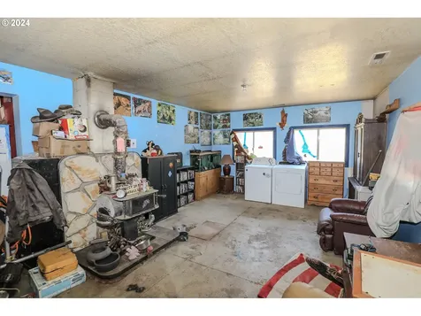 194 E Willis Creek Road Winston OR 97496