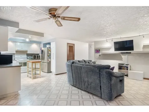 1308 NW 52nd Street Vancouver WA 98663