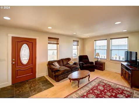 1324 9th Avenue Seaside OR 97138