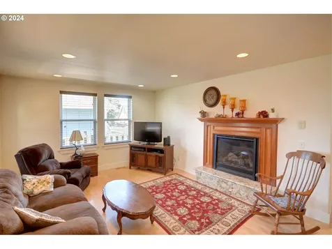 1324 9th Avenue Seaside OR 97138