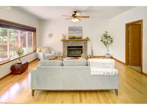 4060 Hampshire Lane Eugene OR 97404