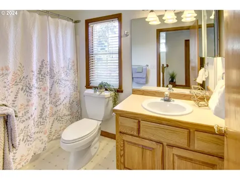 4060 Hampshire Lane Eugene OR 97404