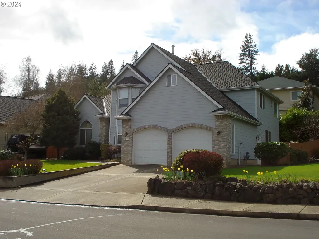 1720 Nw Avery Street Roseburg OR 97471