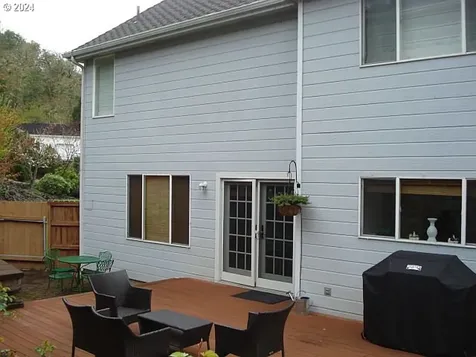 1720 Nw Avery Street Roseburg OR 97471