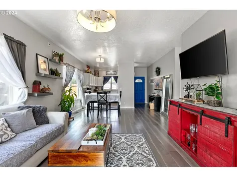 610 N 1st Street Creswell OR 97426