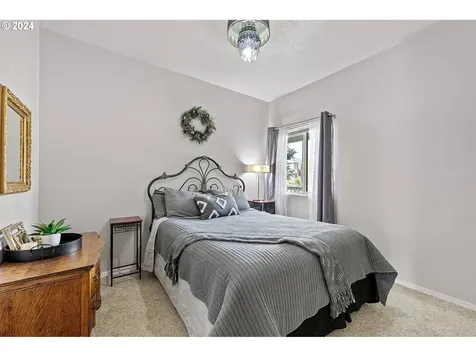 610 N 1st Street Creswell OR 97426