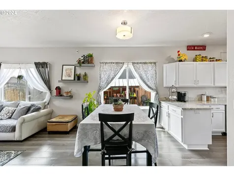 610 N 1st Street Creswell OR 97426