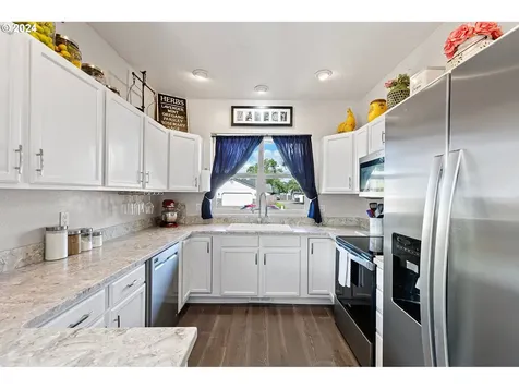 610 N 1st Street Creswell OR 97426