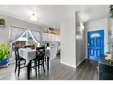 610 N 1st Street Creswell OR 97426
