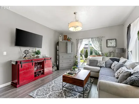 610 N 1st Street Creswell OR 97426