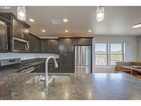 575 Brady Lane Roseburg OR 97471