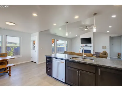 575 Brady Lane Roseburg OR 97471
