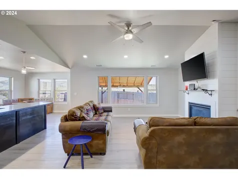 575 Brady Lane Roseburg OR 97471