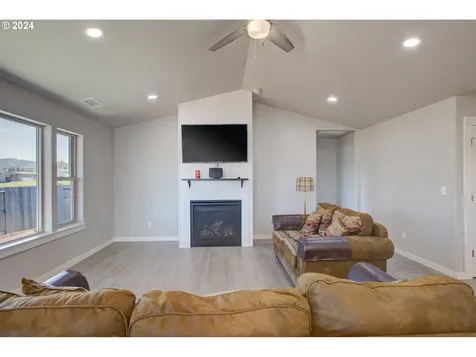 575 Brady Lane Roseburg OR 97471