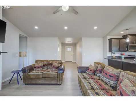 575 Brady Lane Roseburg OR 97471
