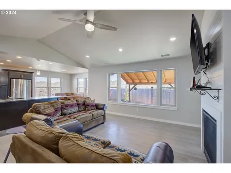 575 Brady Lane Roseburg OR 97471