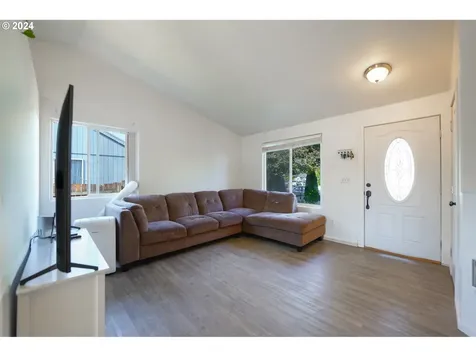 888 Pana Street Woodburn OR 97071